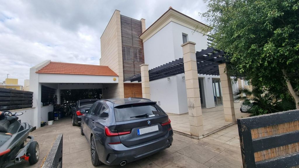 Property photo 2 of 18