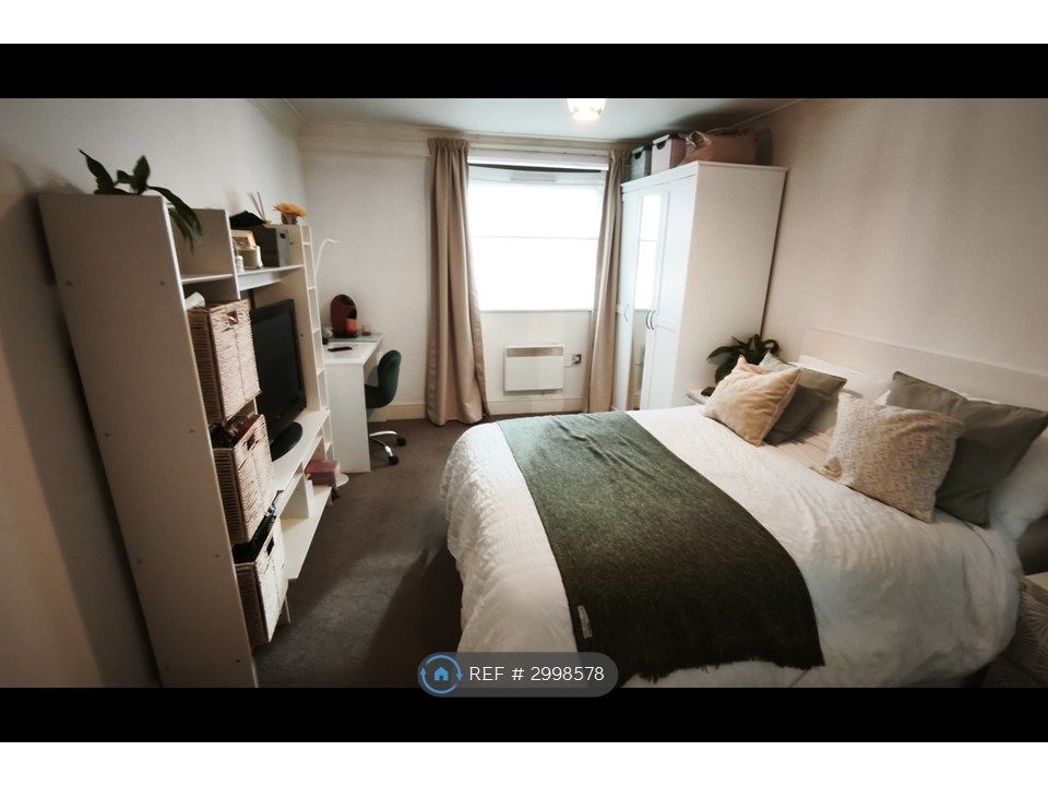 Property photo 1 of 12 Master Bedroom