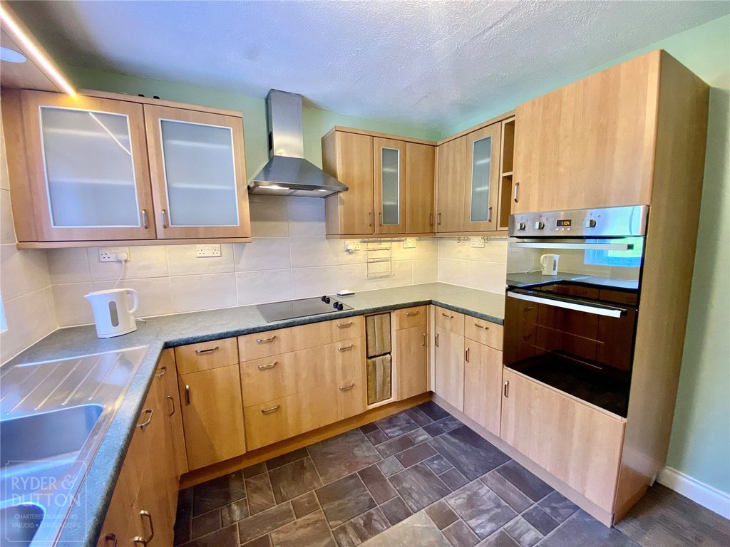 Property photo 3 of 14 Kitchen