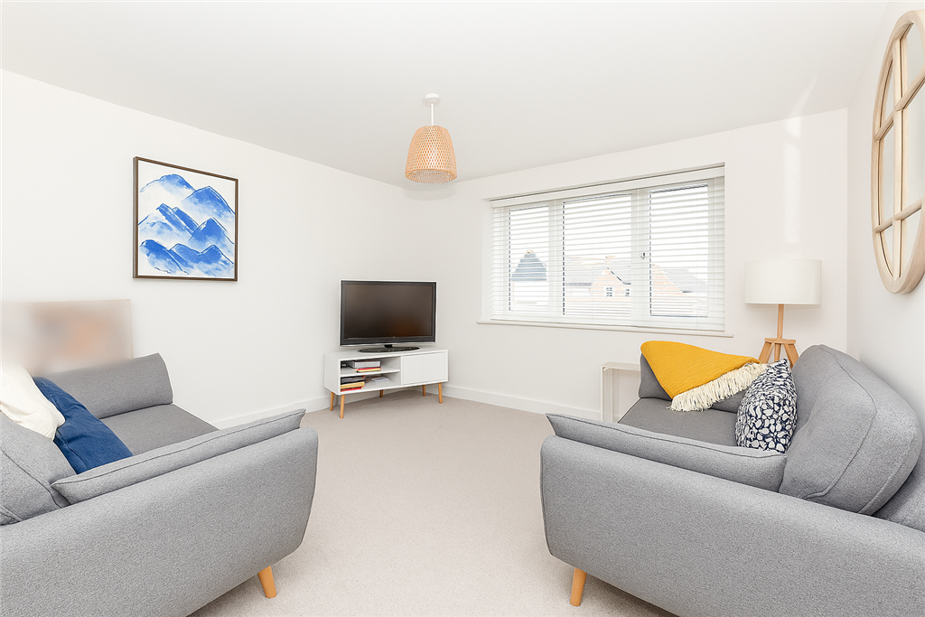 Property photo 3 of 8 Lounge