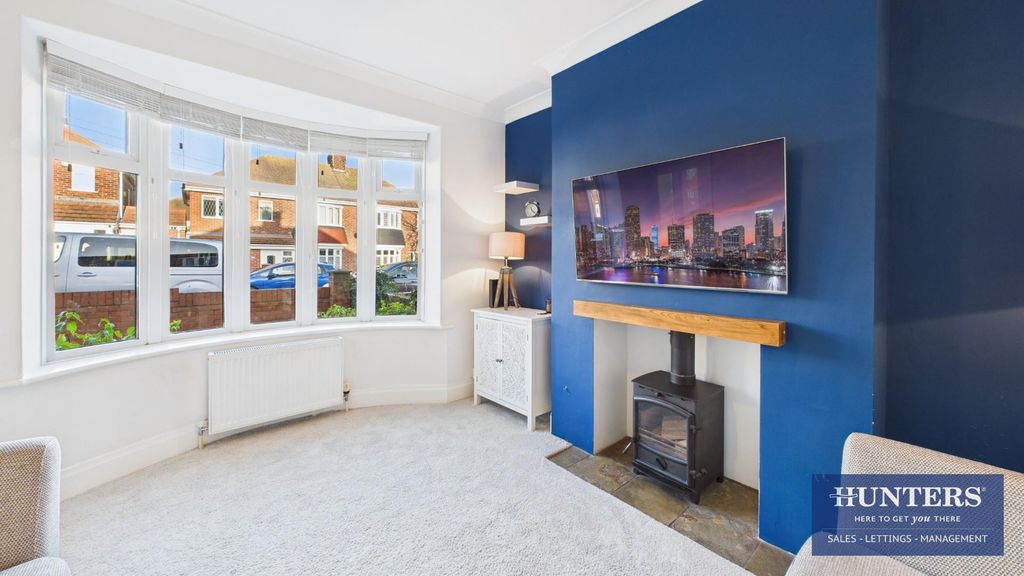 Property photo 3 of 21 Living Room