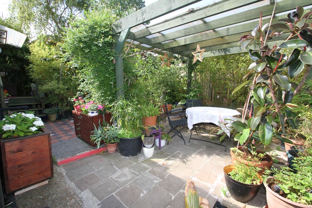 Property photo 2 of 22