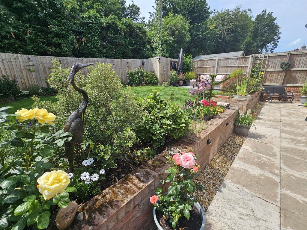 Property photo 2 of 27 Picture No. 77