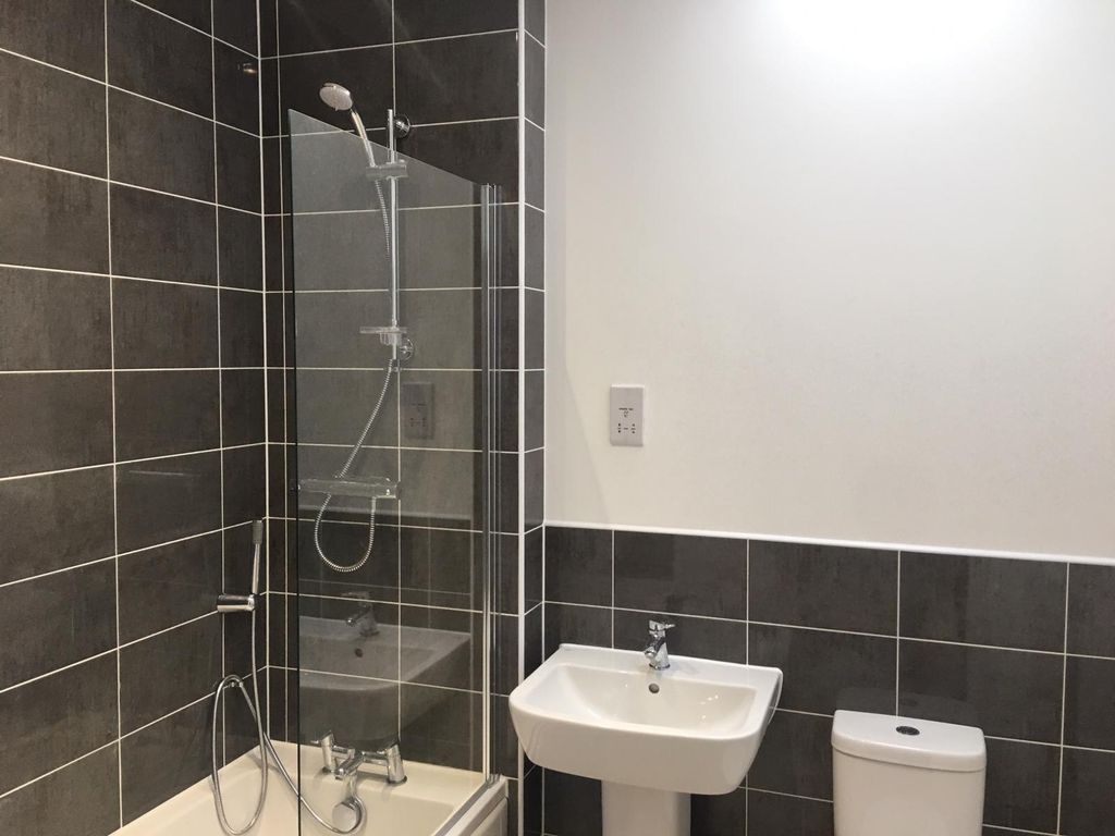 Property photo 3 of 8 Bathroom