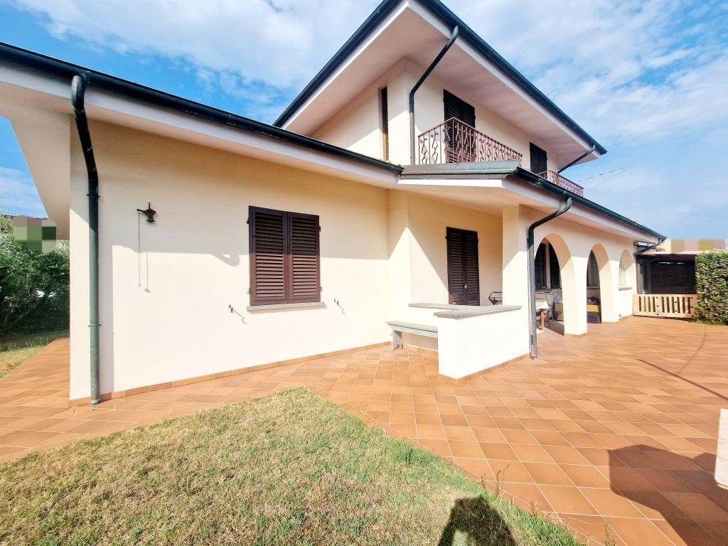 Property photo 2 of 30