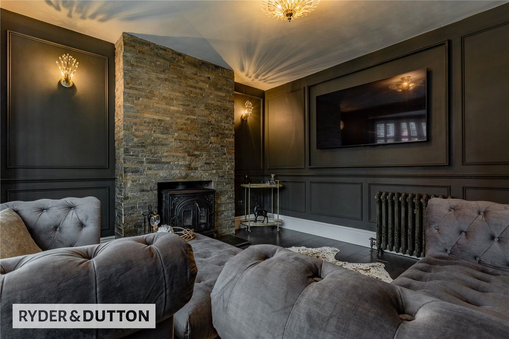 Property photo 2 of 24 Lounge