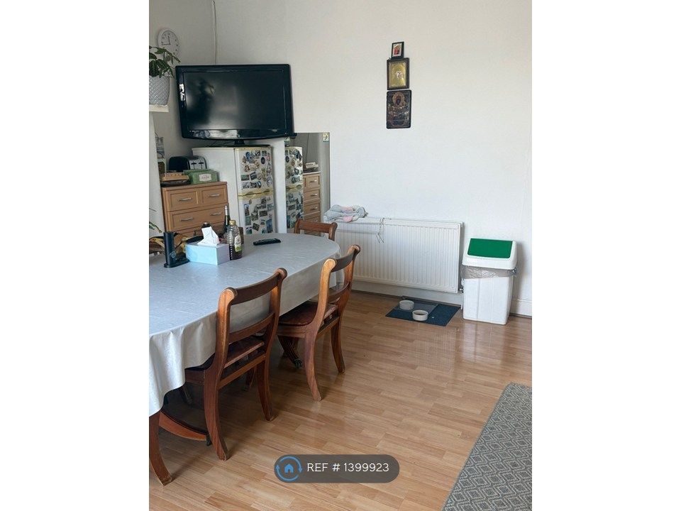 Property photo 1 of 7 Kitchen Diner