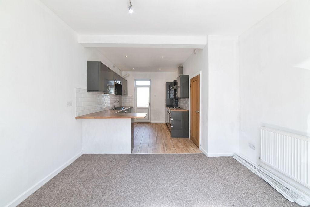 Property photo 3 of 19 Pbox-Img.Jpg