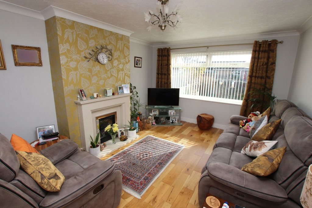 Property photo 2 of 13 Lounge