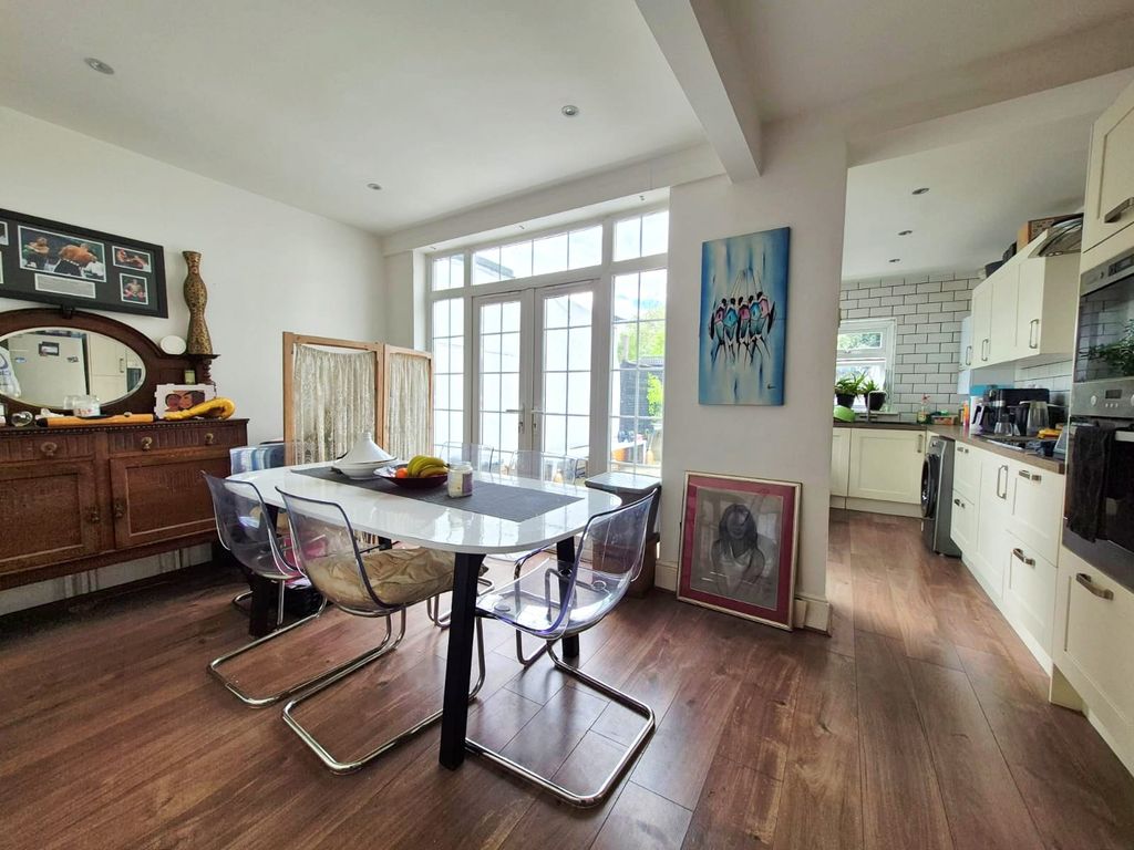 Property photo 2 of 11 Gallery