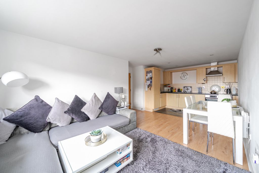 Property photo 3 of 19 1335194-7-6894729...