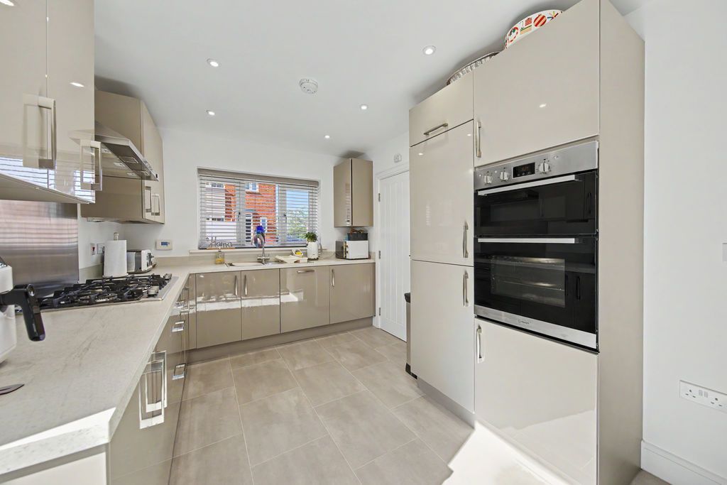 Property photo 2 of 33 Kitchen Diner