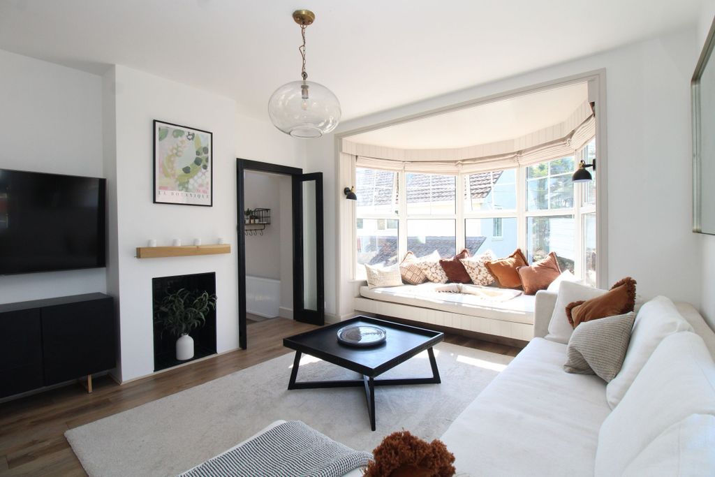 Property photo 2 of 25