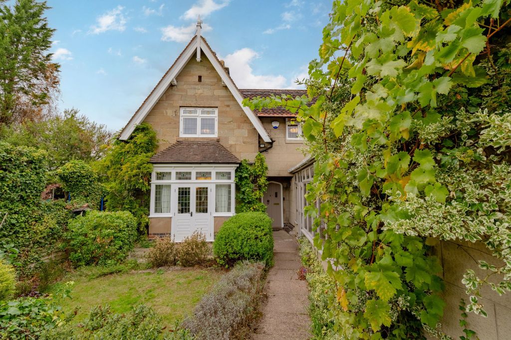 Property photo 2 of 33