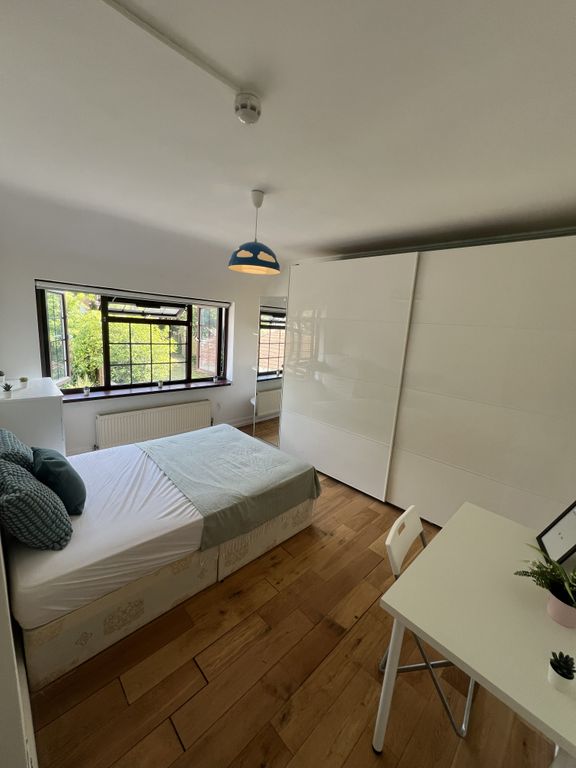 Property photo 2 of 12 Bedroom