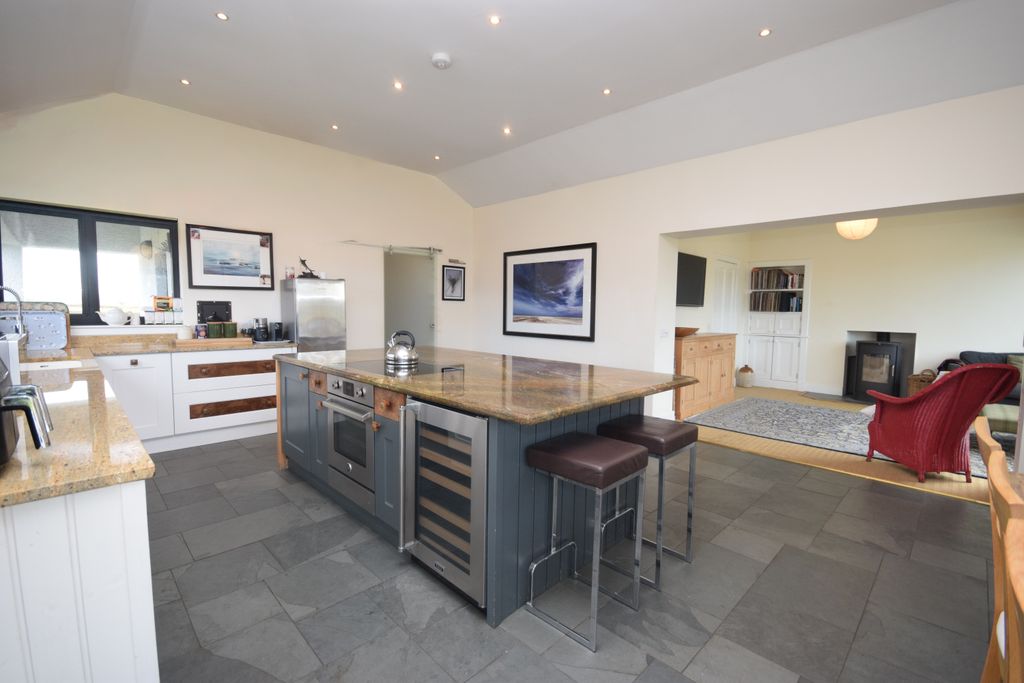 Property photo 3 of 35