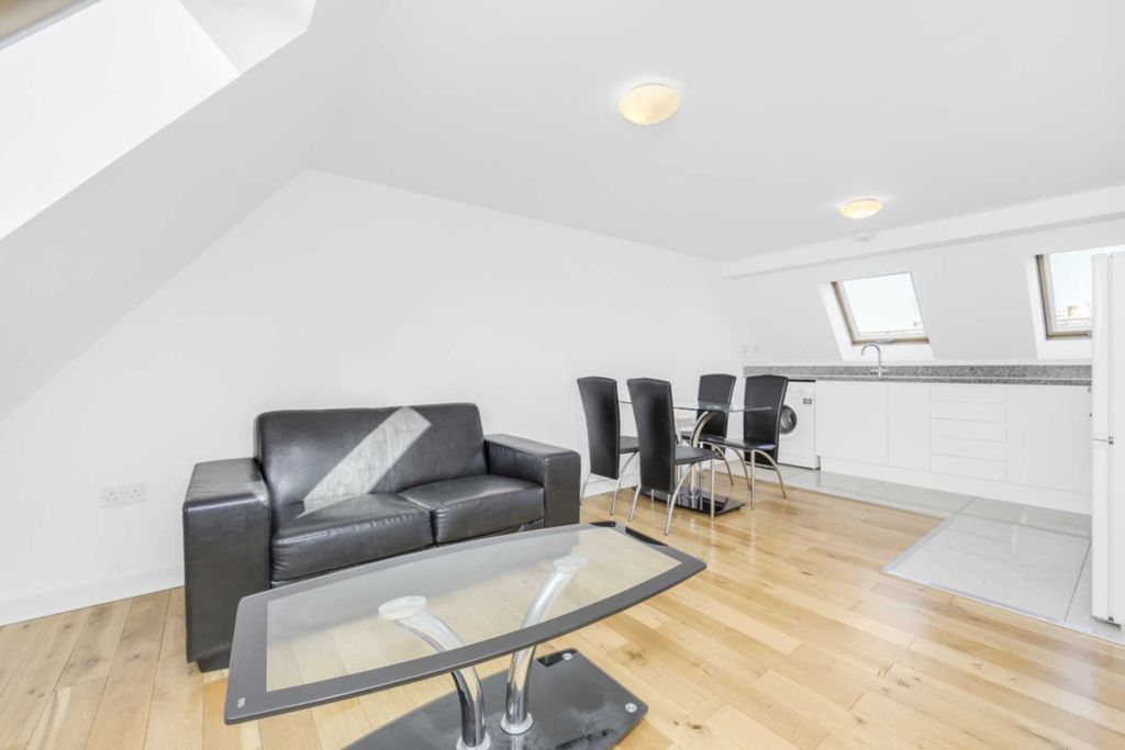 Property photo 2 of 8