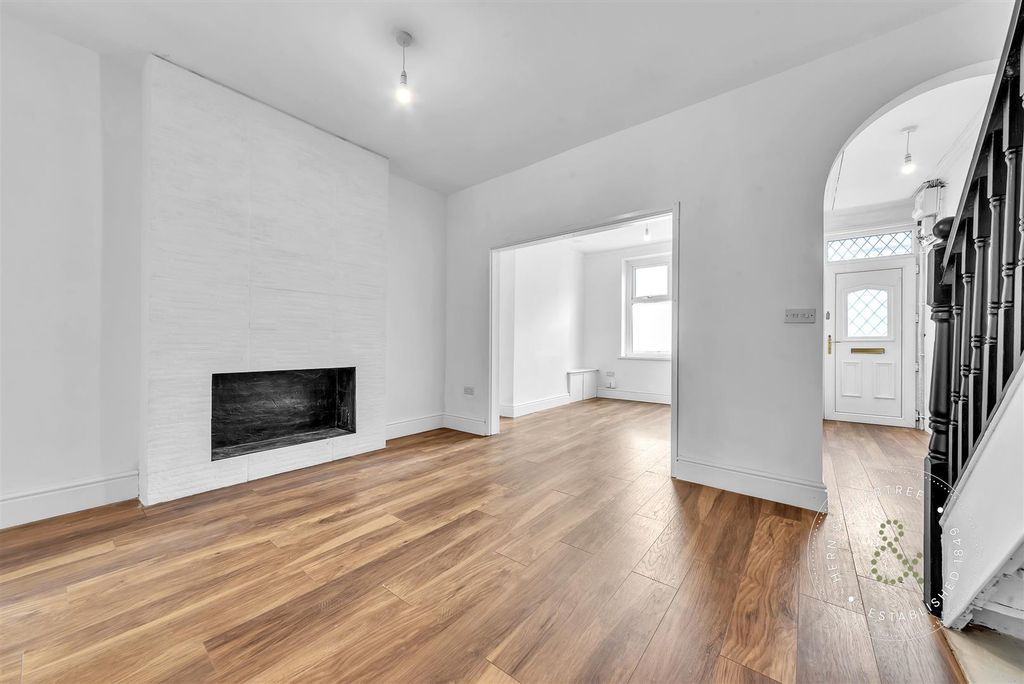 Property photo 3 of 33 Clive-Road-17.Jpg