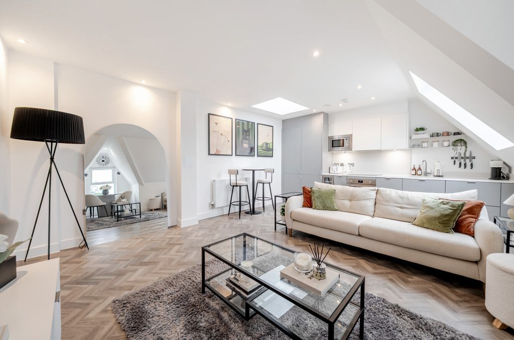 Property photo 2 of 24 1531122-16-6Ad884...