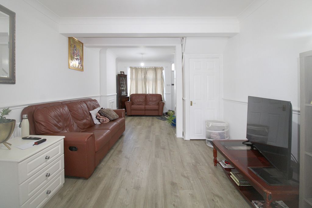 Property photo 2 of 6 Lounge