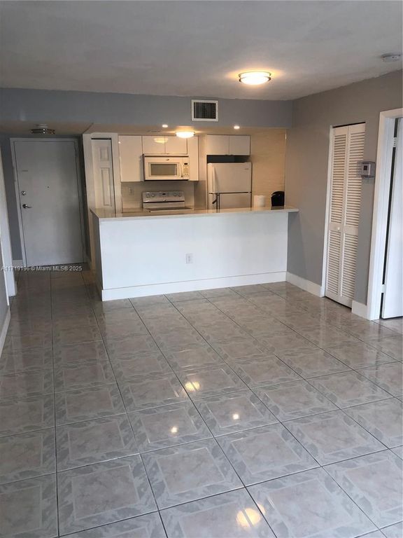 Property photo 3 of 6 <Alttext/>