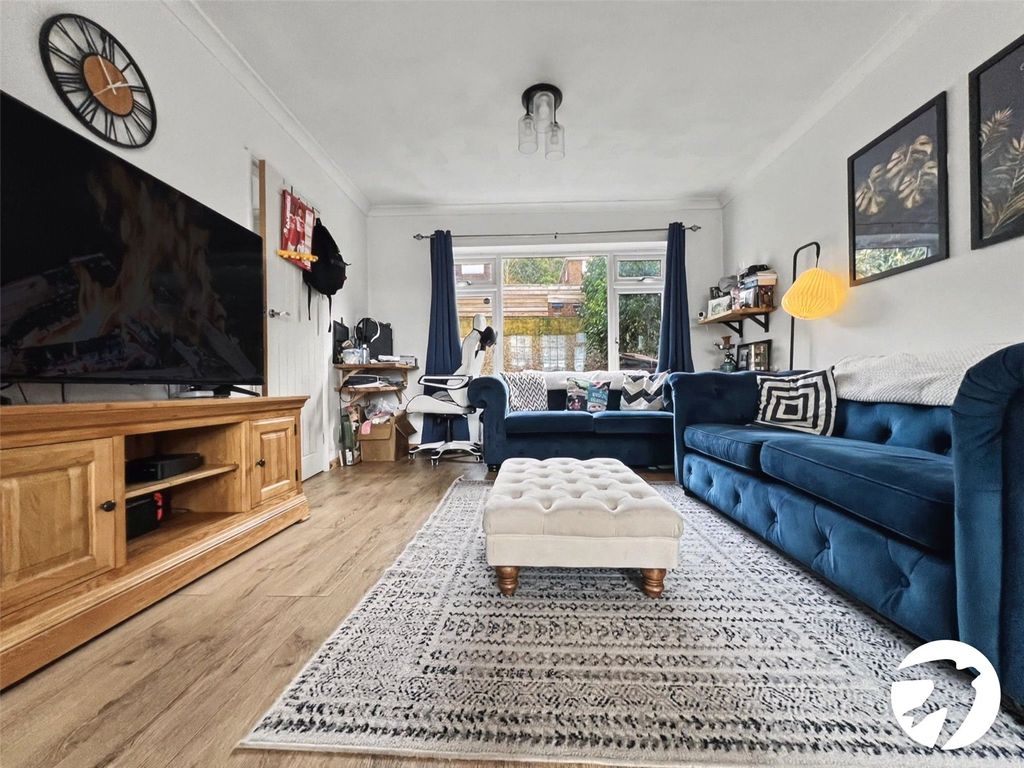 Property photo 3 of 13 Lounge