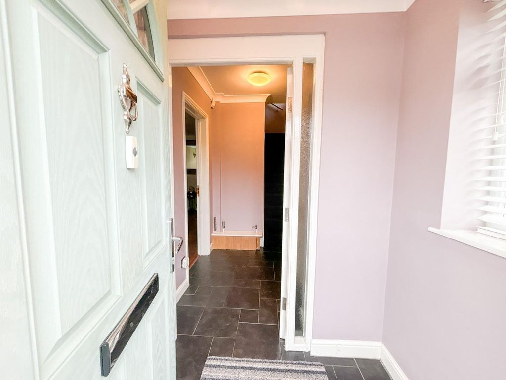 Property photo 3 of 21 Entrance Hall
