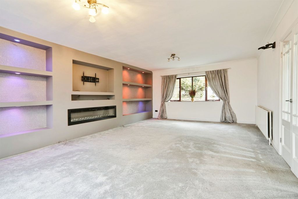 Property photo 2 of 26