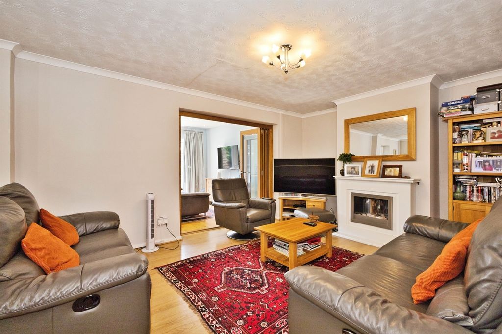 Property photo 3 of 20