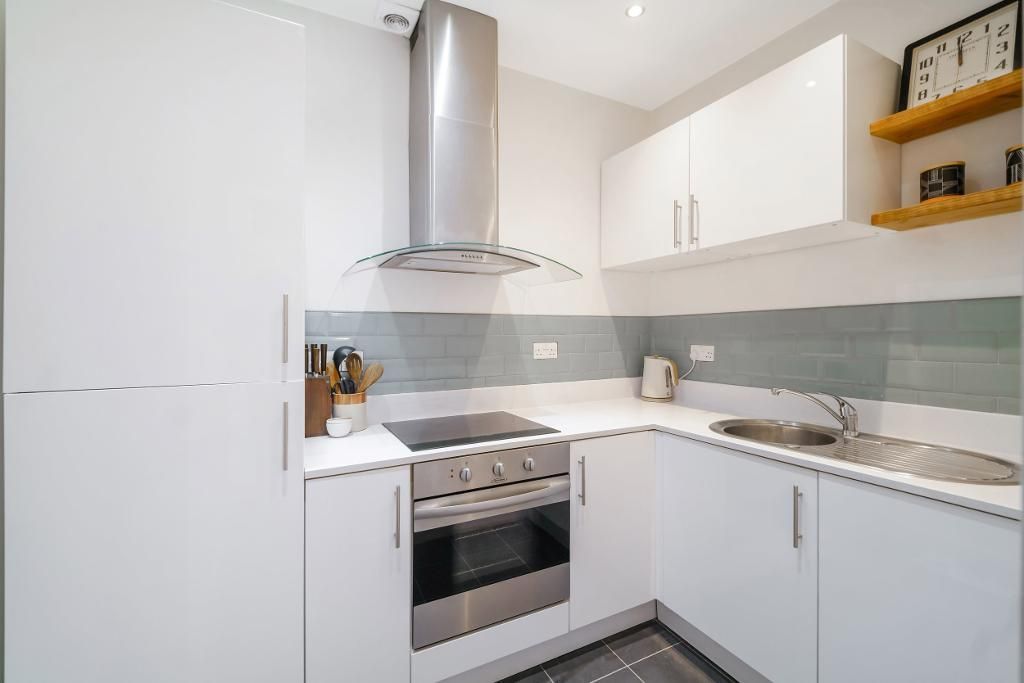 Property photo 3 of 19 Kitchen