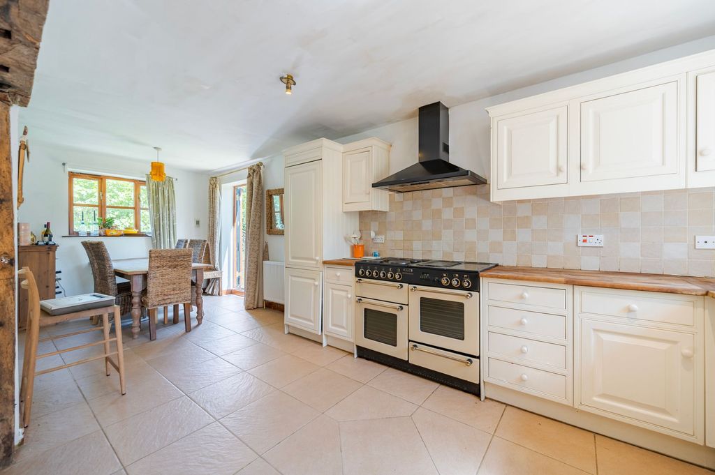 Property photo 2 of 28