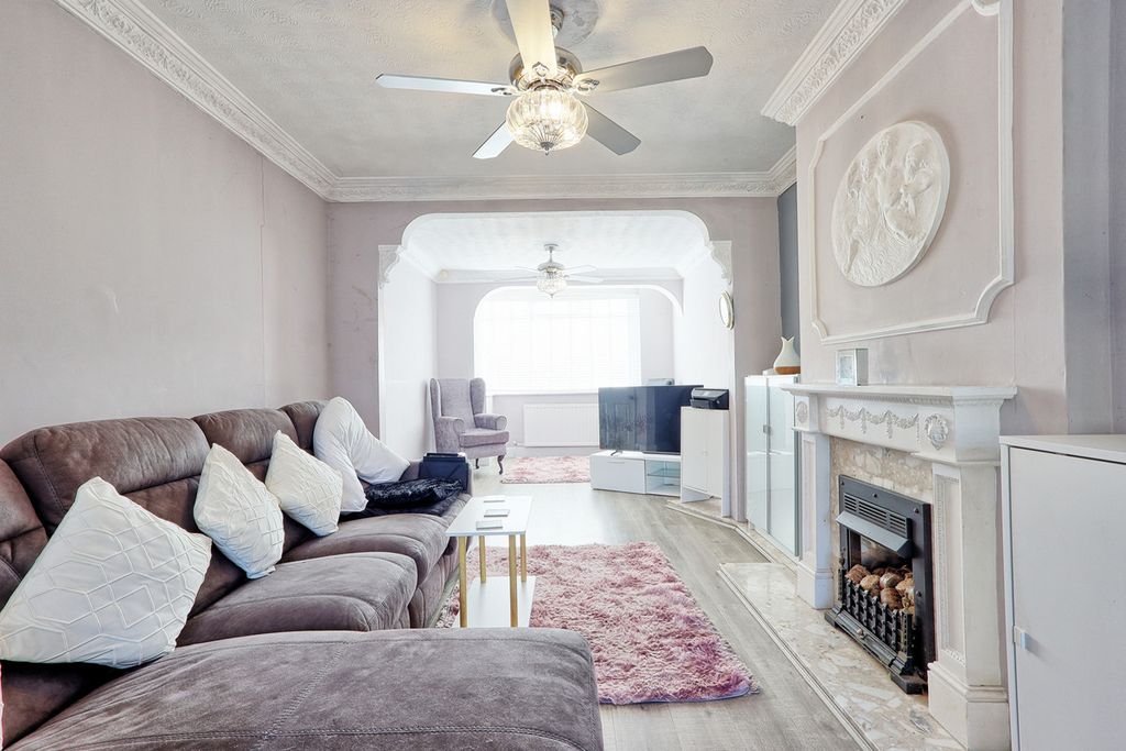 Property photo 3 of 24