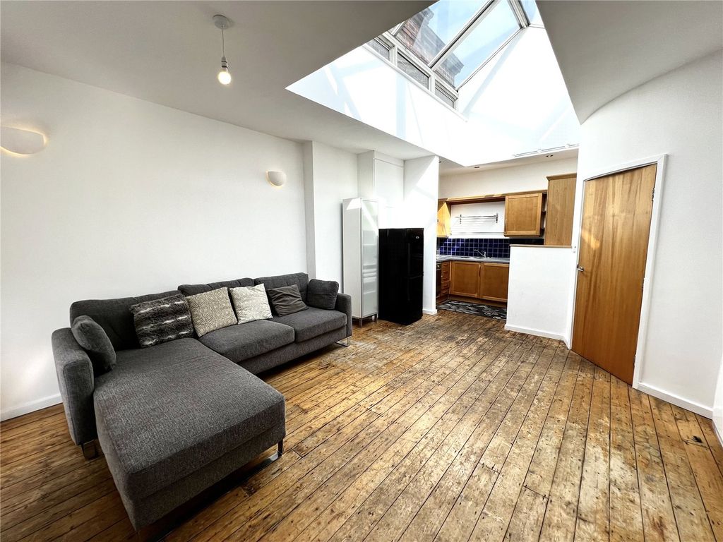 Property photo 2 of 11 Picture No. 21