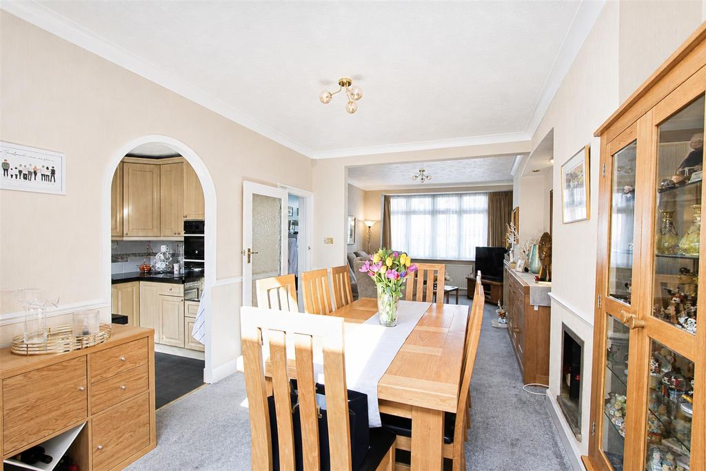 Property photo 2 of 22 Din B#.Jpg