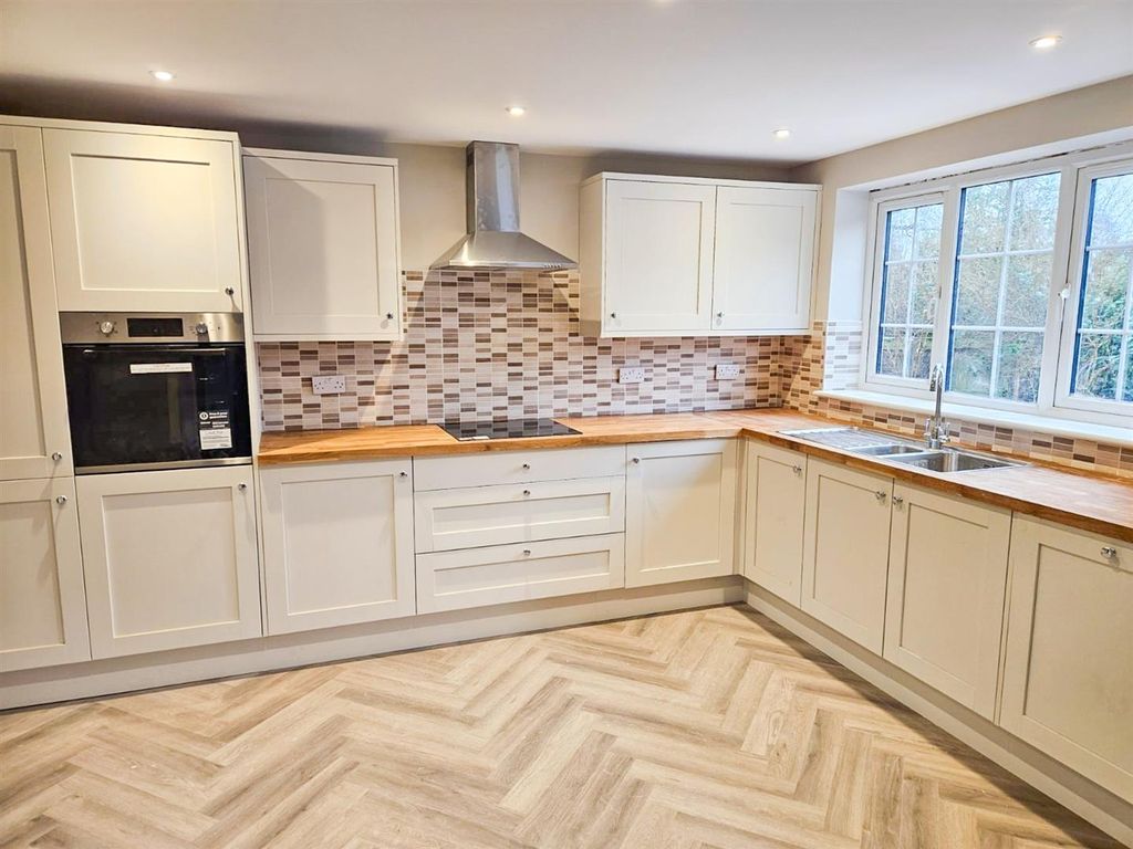Property photo 3 of 12 Kitch1-2.Jpg