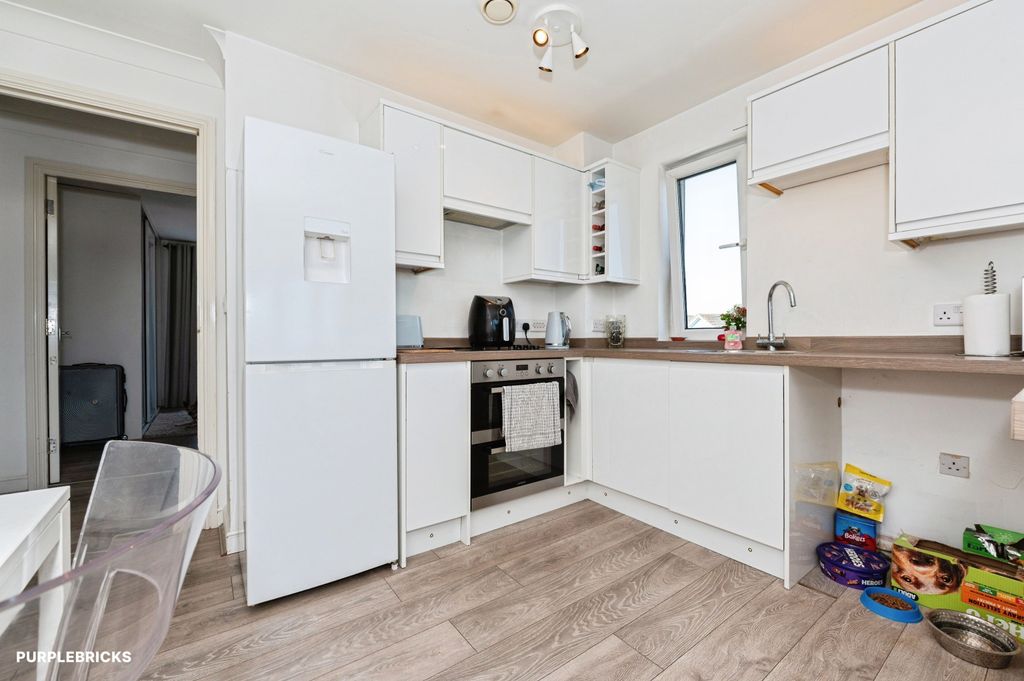 Property photo 2 of 9 Kitchen
