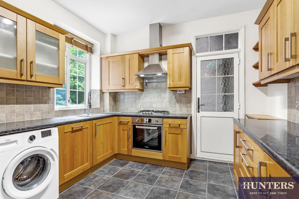 Property photo 2 of 11 Kitchen