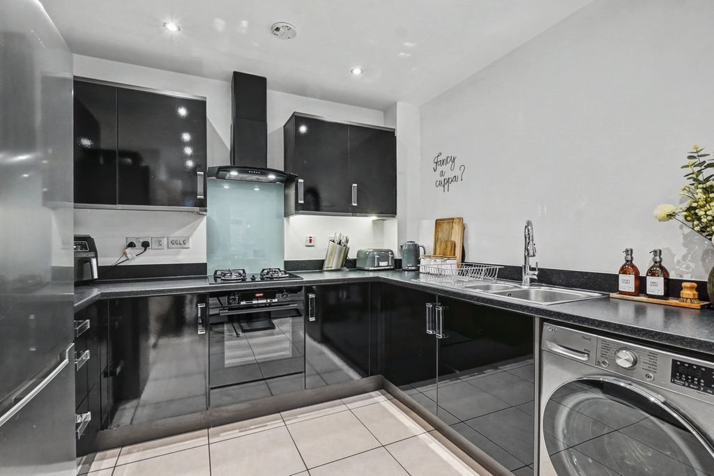 Property photo 3 of 48