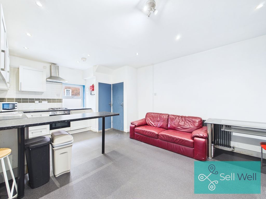 Property photo 3 of 25 Kitchen/Diner