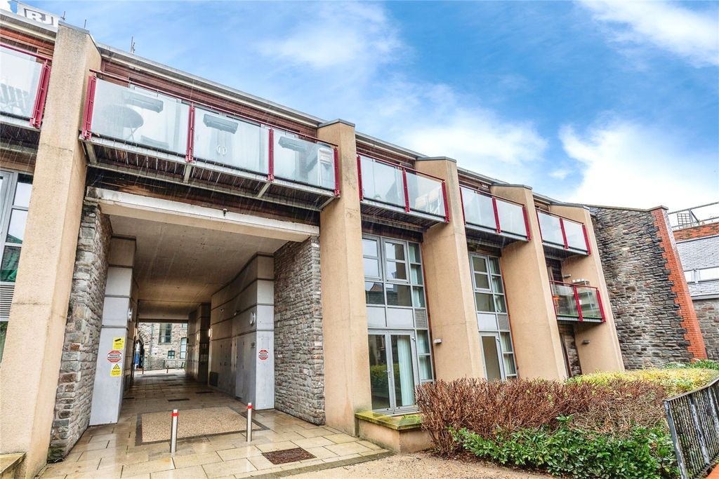 Property photo 2 of 15 Picture No. 20