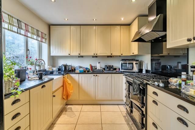 Property photo 3 of 21 Kitchen