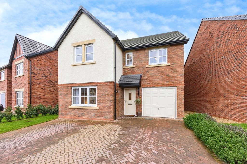 Property photo 1 of 19 Outside