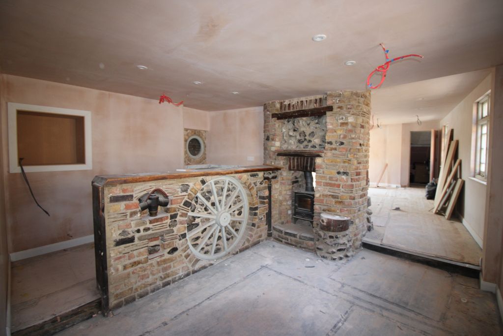Property photo 3 of 11