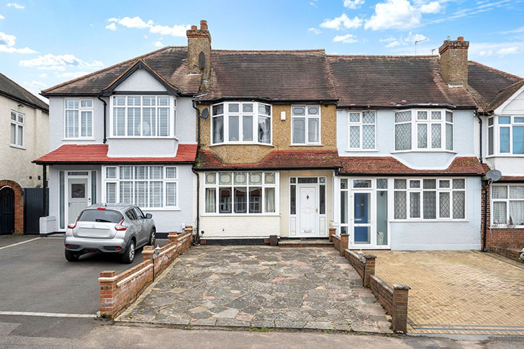 Property photo 1 of 12 Stoneleigh Avenue, Worcester Park - Kt4 8Xy