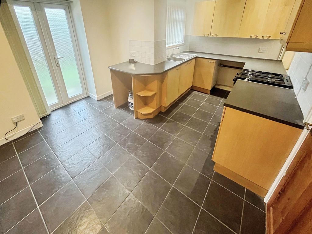 Property photo 3 of 9 Kitchen