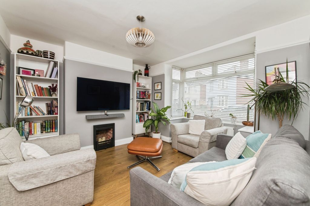 Property photo 2 of 19