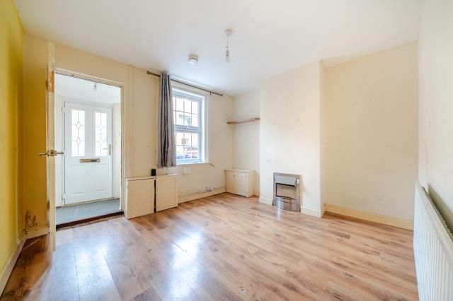 Property photo 3 of 20 Entrance Porch And R