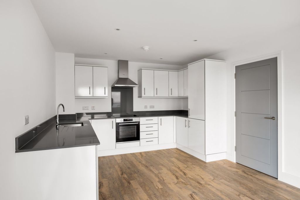 Property photo 2 of 8 Kitchen