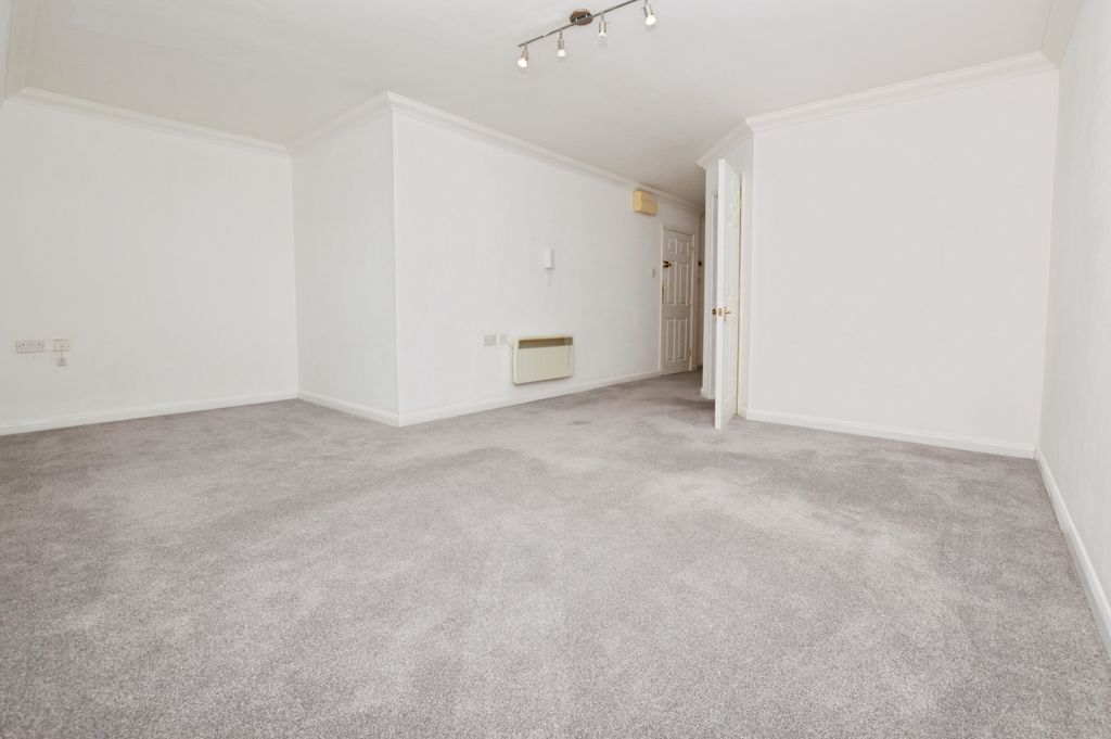 Property photo 2 of 5 Lounge