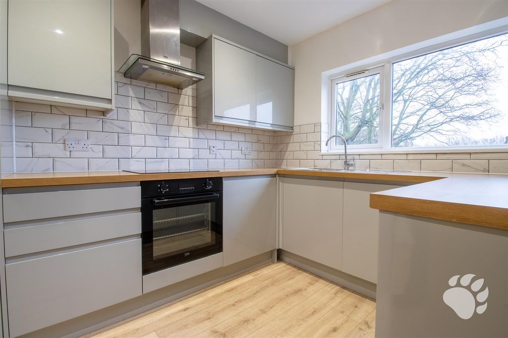 Property photo 2 of 24 Kitchen